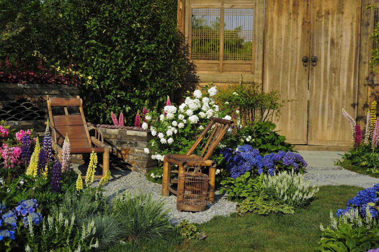 How to Revamp an Outdoor Living Space