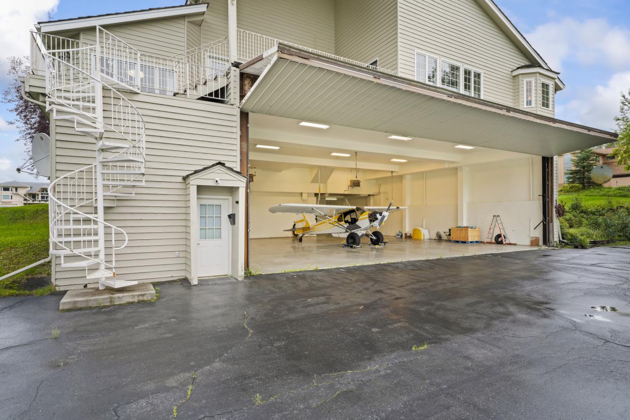 11741 Barr Rd, Anchorage, AK 99516: Homes for Sale - Hommati  577e28f8fff6fd11c214ec491349bd11