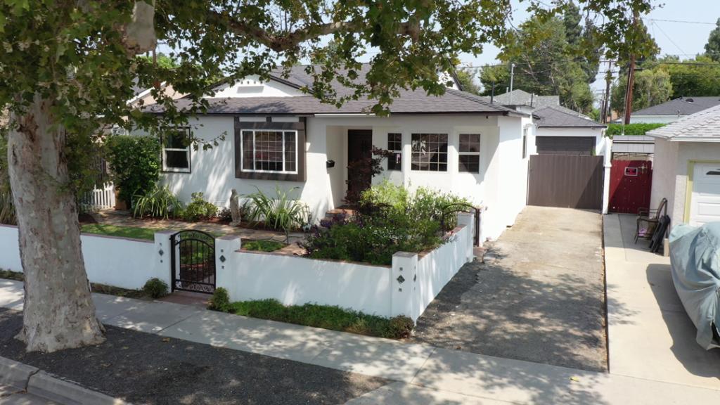  3D Virtual Tour 3386 N Studebaker Rd, Long Beach, CA 90808: Homes for Sale - Hommati  529560b21a448f556b4e42b9d0c5d855