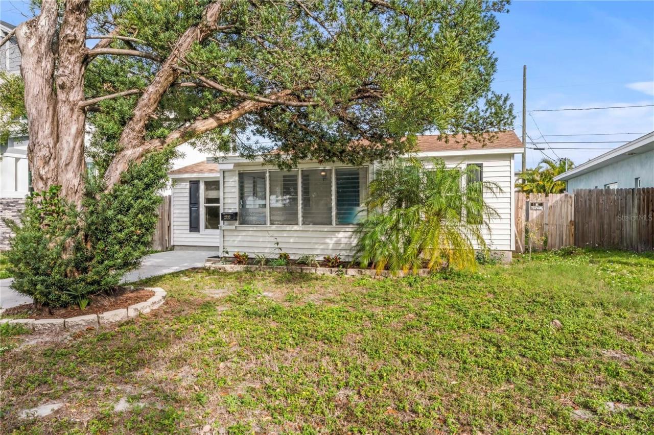  Maps and Schools 2333 15TH AVENUE N, ST PETERSBURG, FL 33713: Homes for Sale - Hommati  b916cafe678251a6fa23fc6b663942d9