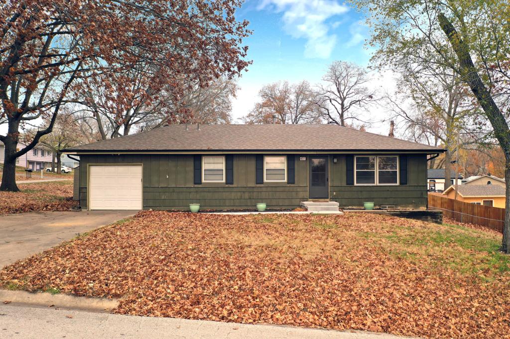 401 N 82 St, Kansas City, KS 66112: Homes for Sale - Hommati  7d7f04b25a165a1253b7c2c9d34d6f0f