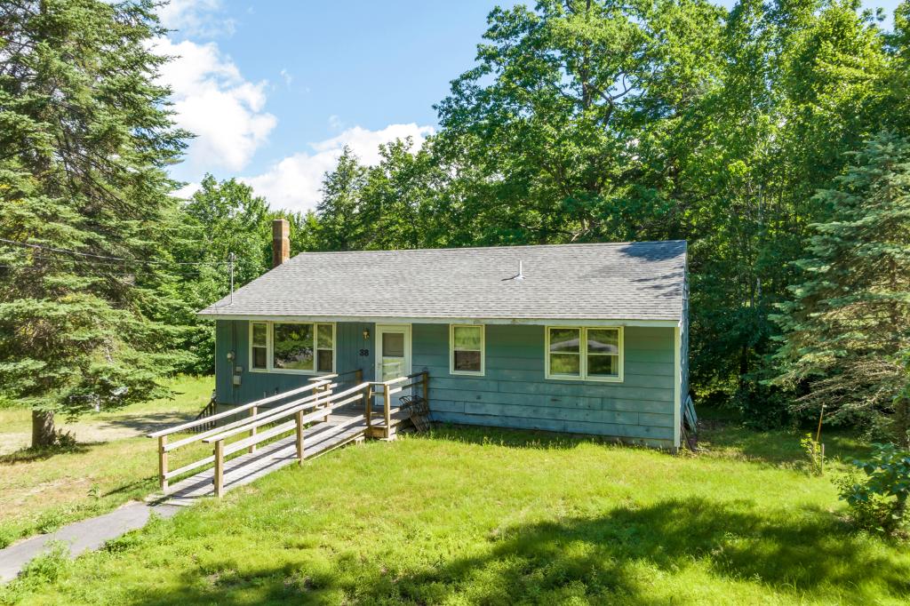  Maps and Schools 38 N Wolfeboro Rd, Wolfeboro, NH 03894: Homes for Sale - Hommati  ae736fbdf731109364495a1be54bb39c