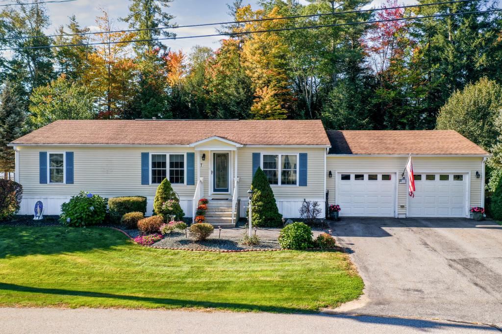  Maps and Schools 7 Northbrook Dr, Tilton, NH 03276: Homes for Sale - Hommati  ae89a1019ee0d70f0352548328a60fb0